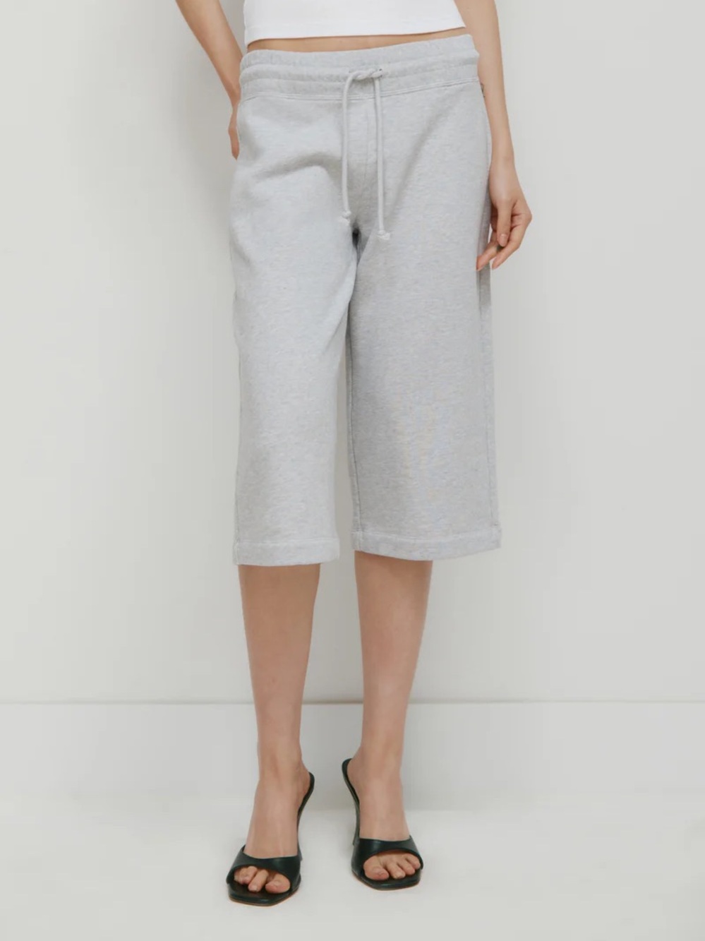 White Drawstring Wide-Leg Cropped Sweatpants / jorts / capri pants